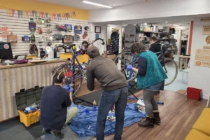 Photo de l'atelier de mécanique vélo.